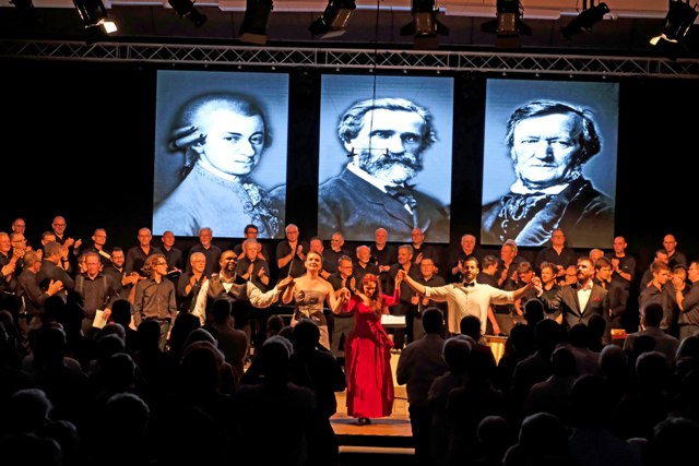 standing-ovations-beim-opernkonzert